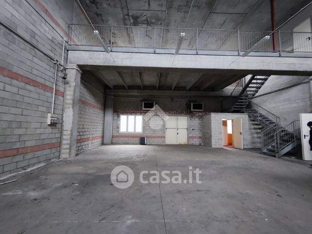 Capannone in commerciale in Via XX Settembre 18