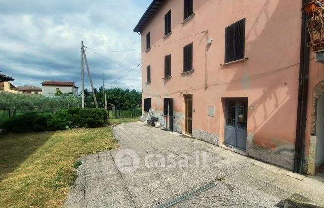 Casa indipendente in residenziale in Via Flaminia Sud 218