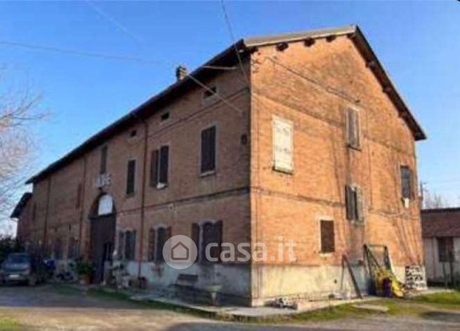 Rustico/casale in residenziale in Via Renato Formentini
