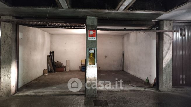 Box/posto auto in residenziale in Via Tommaso Grossi 4
