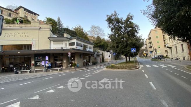 Ufficio in commerciale in 