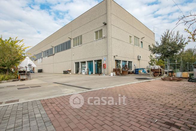 Capannone in commerciale in Via Antonio Pacinotti 3