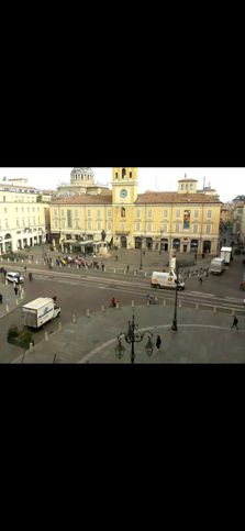 Attività/licenza (con o senza mura) in commerciale in Strada Farini