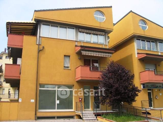Ufficio in commerciale in Via Emilia 16 -14