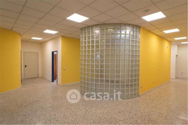 Ufficio in commerciale in 