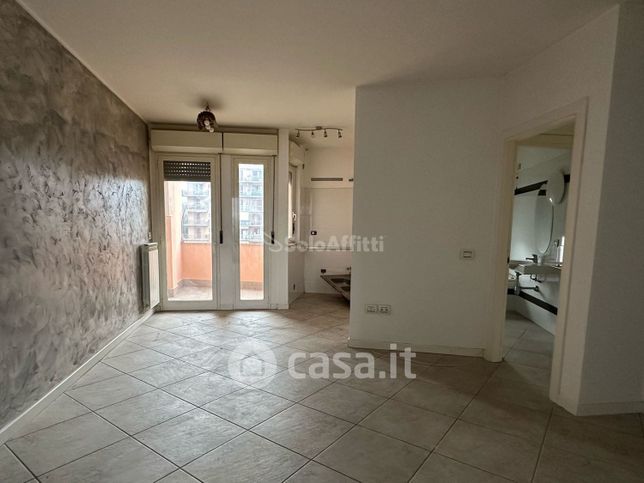 Appartamento in residenziale in Via Lucania