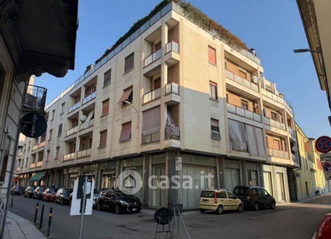 Ufficio in commerciale in Via Cremona 5