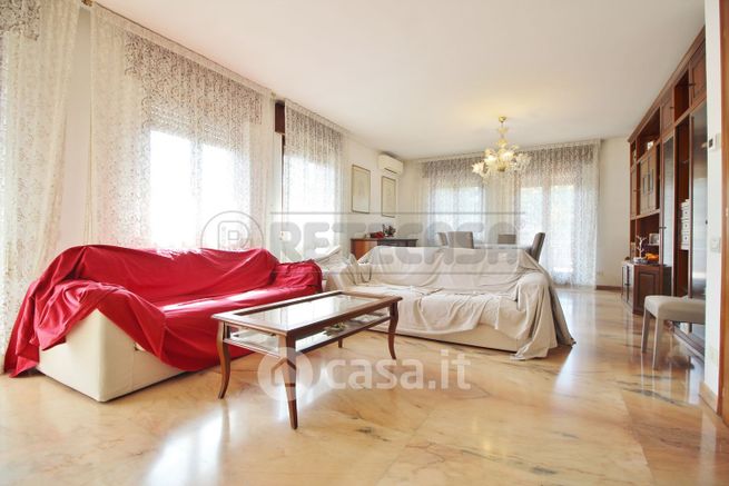 Attico/mansarda in residenziale in Viale G. Verdi 22