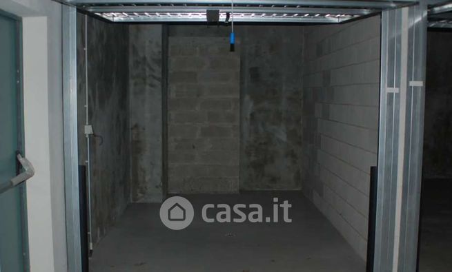 Garage/posto auto in residenziale in Via Gondar 65