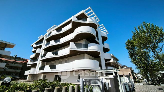 Appartamento in residenziale in Viale Alcione
