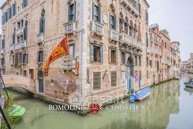 Casa indipendente in residenziale in 