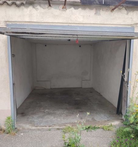 Box/posto auto in residenziale in Via Santorre di Santarosa