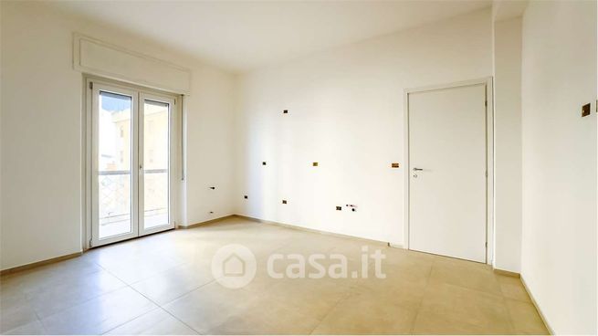 Appartamento in residenziale in Via Rosas