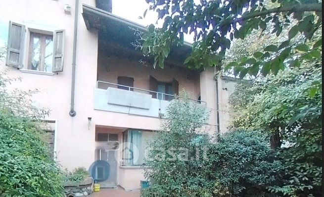 Casa indipendente in residenziale in Via Santellone