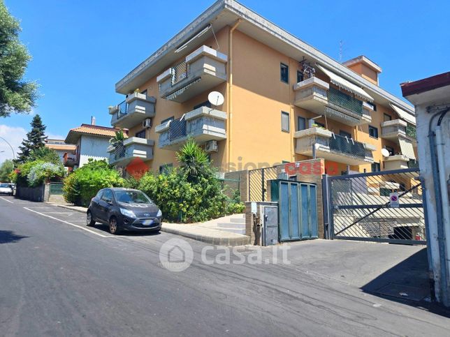 Box/posto auto in residenziale in Via V. E. Orlando 26 A