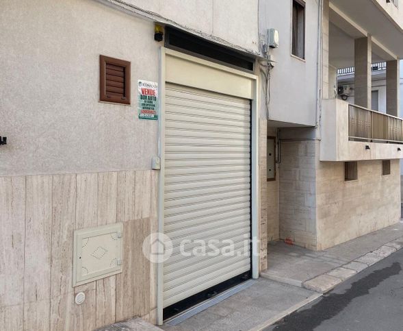 Box/posto auto in residenziale in Via Rocco Giuliani