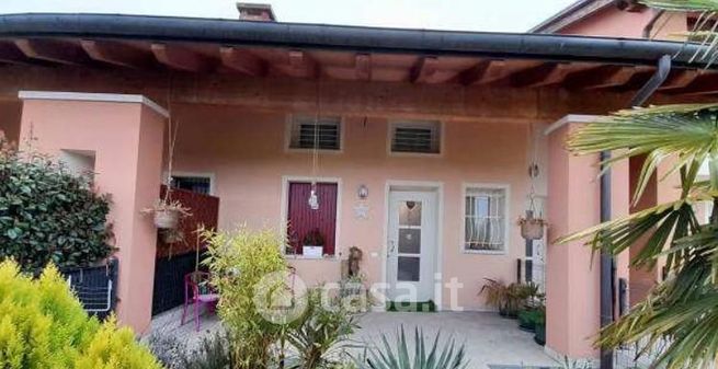 Casa indipendente in residenziale in Via Bodi 136