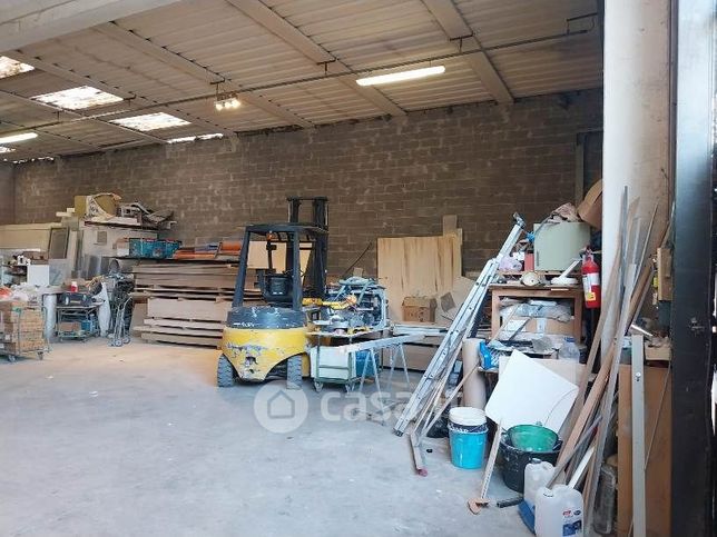 Capannone in commerciale in Via Provinciale Lucchese
