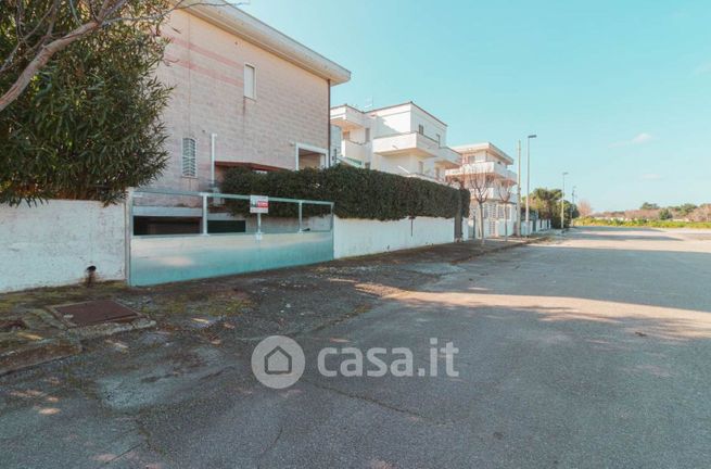 Box/posto auto in residenziale in Viale Marte 63