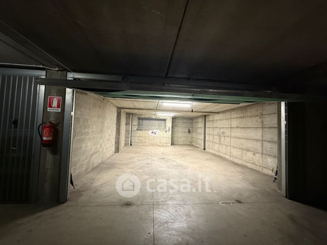 Garage/posto auto in residenziale in kennedy