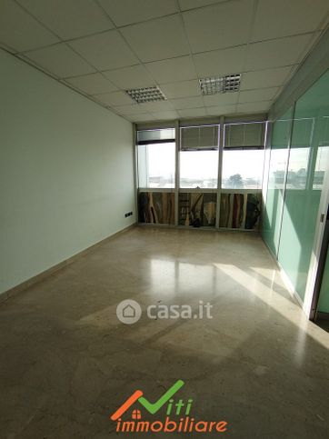 Ufficio in commerciale in Via del Fiumicello