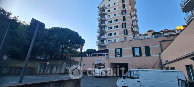 Garage/posto auto in residenziale in Piazza Camillo Golgi 5