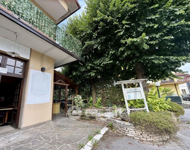 Attivitã /licenza (con o senza mura) in commerciale in Via Fornace