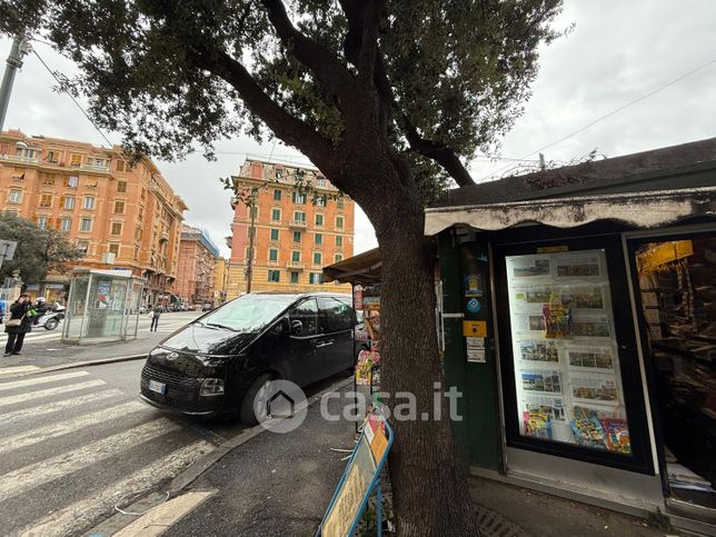 Attivitã /licenza (con o senza mura) in commerciale in Piazza Terralba 43 r