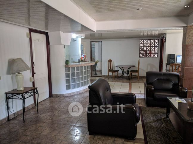 Casa indipendente in residenziale in 