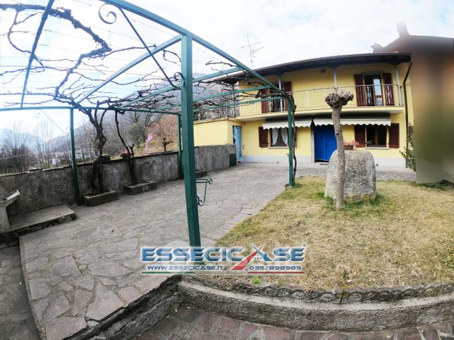 Casa indipendente in residenziale in Via Lombardia