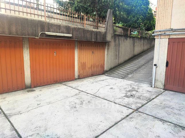 Box/posto auto in residenziale in Via Brasile 14
