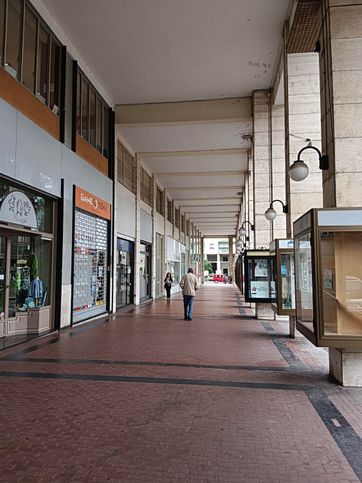 Ufficio in commerciale in Piazza Europa 12
