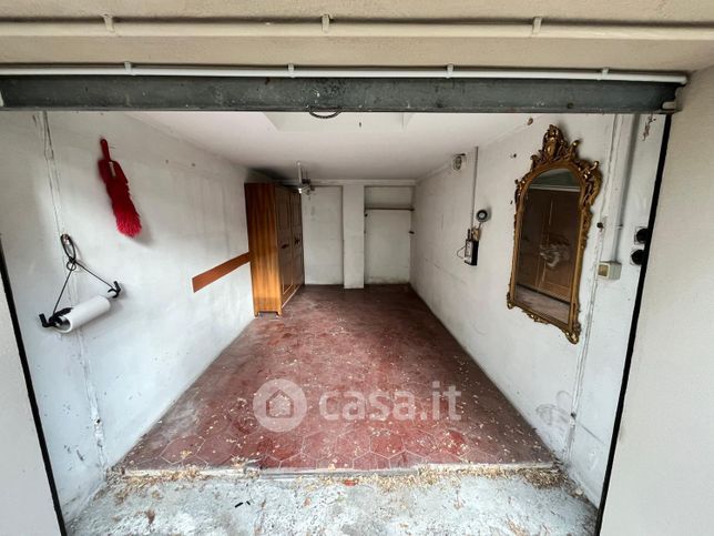 Garage/posto auto in residenziale in Via Ambrogio Ferrari 12