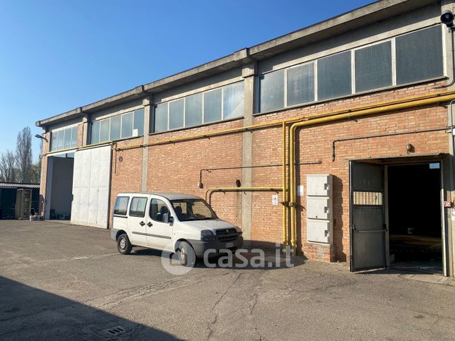 Capannone in commerciale in Via Giuseppe Massarenti 36