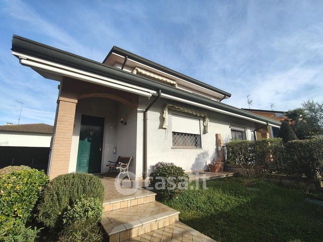 Casa bi/trifamiliare in residenziale in Borgo Mimose