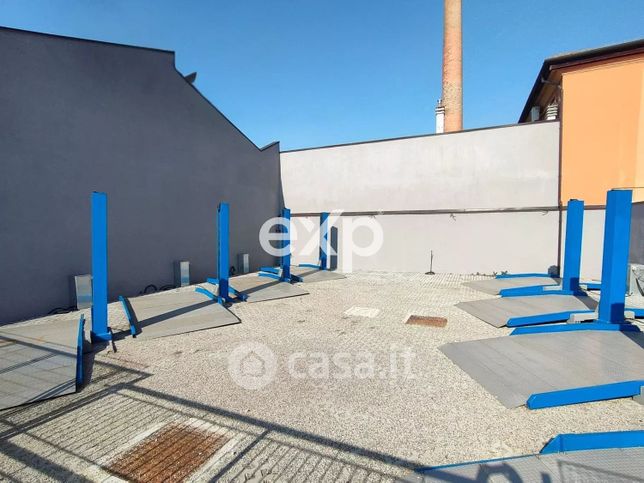 Box/posto auto in residenziale in Via del Milliario 28