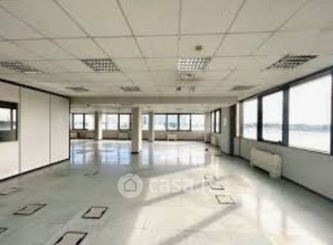 Ufficio in commerciale in 