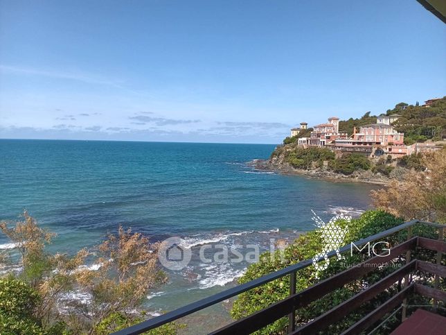 Appartamento in residenziale in Lungomare del Quercetano 13 /A