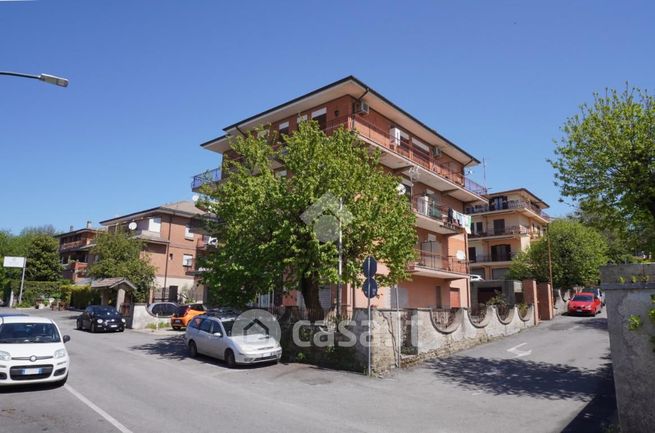 Box/posto auto in residenziale in Viale dei Castani 25