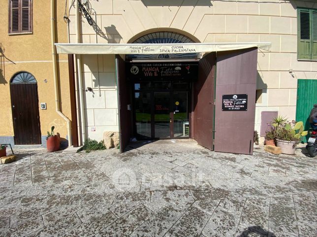Attivitã /licenza (con o senza mura) in commerciale in Via Francesco Riso 41