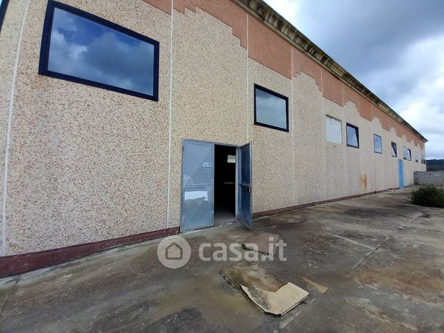 Capannone in commerciale in Via Predda Niedda Strada 49