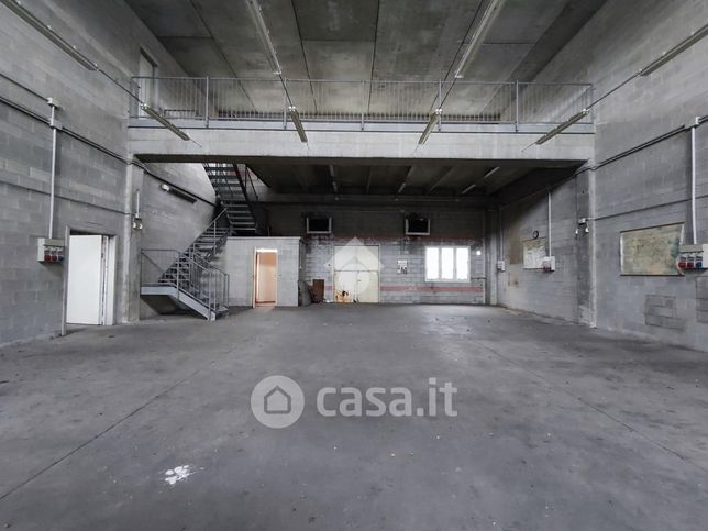 Capannone in commerciale in Via XX Settembre 18
