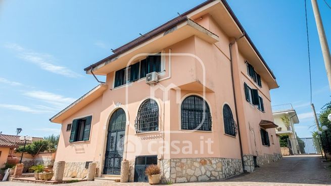 Appartamento in residenziale in Via Colle dell'Oro