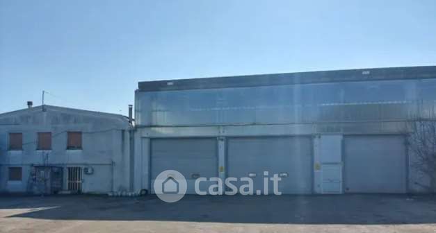 Capannone in commerciale in Via della Boaria