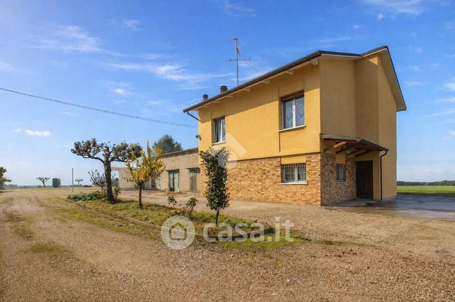 Casa indipendente in residenziale in Via Reale 16