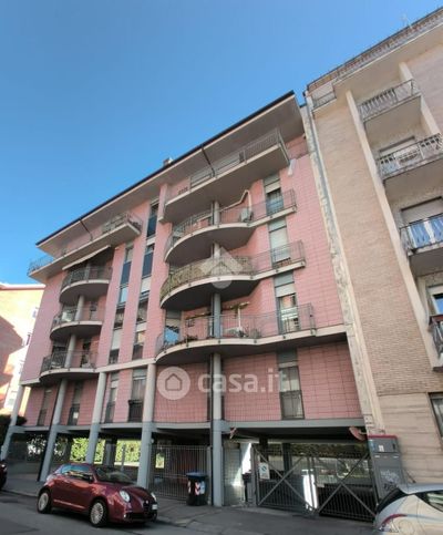 Box/posto auto in residenziale in Via Borgosesia 62