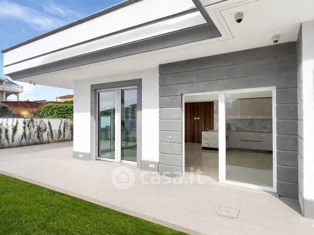 Casa bi/trifamiliare in residenziale in Via Bronte