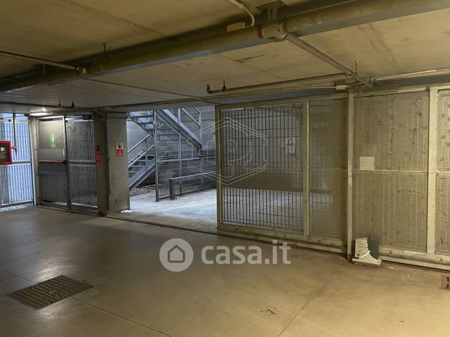 Garage/posto auto in residenziale in Corso Bernardino Telesio 27