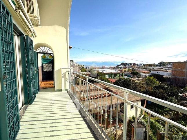 Appartamento in residenziale in Via Cento Camerelle 24