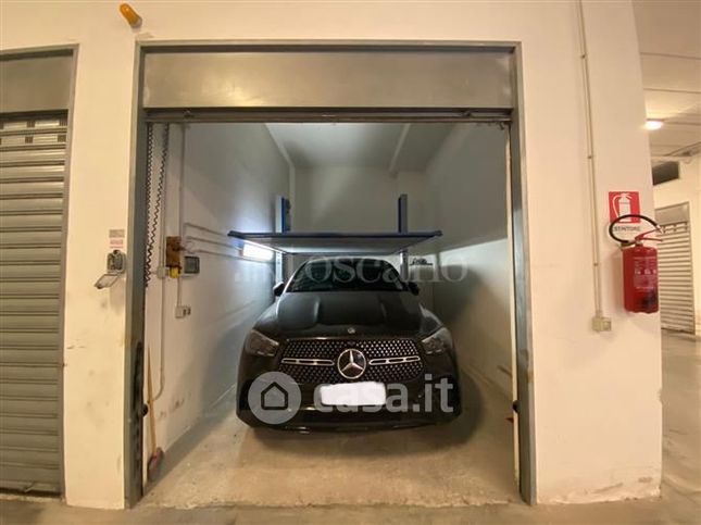 Box/posto auto in residenziale in Via Alessandro Maria Calefati